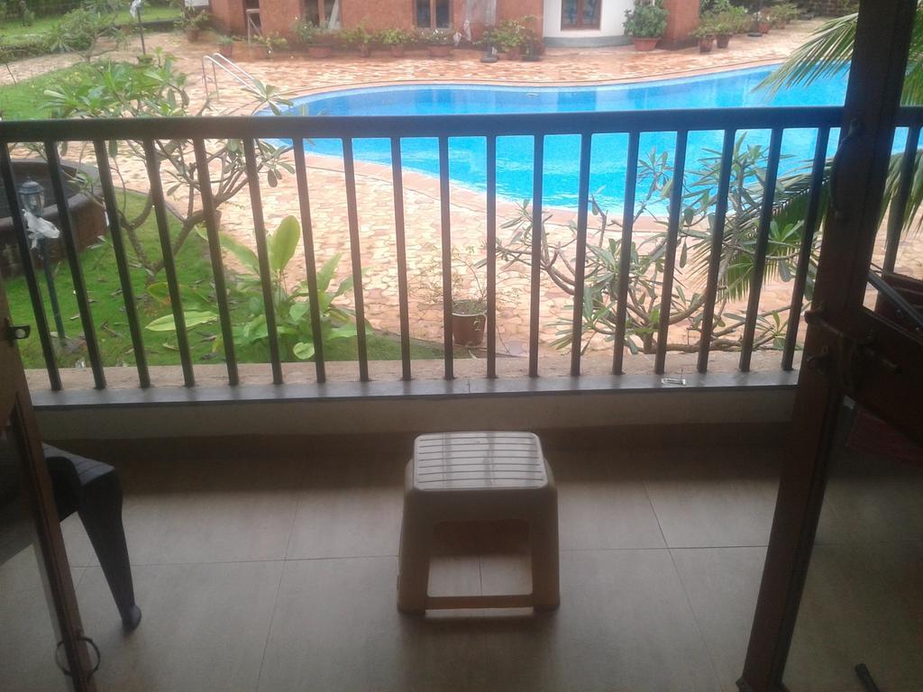 Pool And Garden Facing Apartment In Riviera Foothills Near Baga, Arpora Room photo